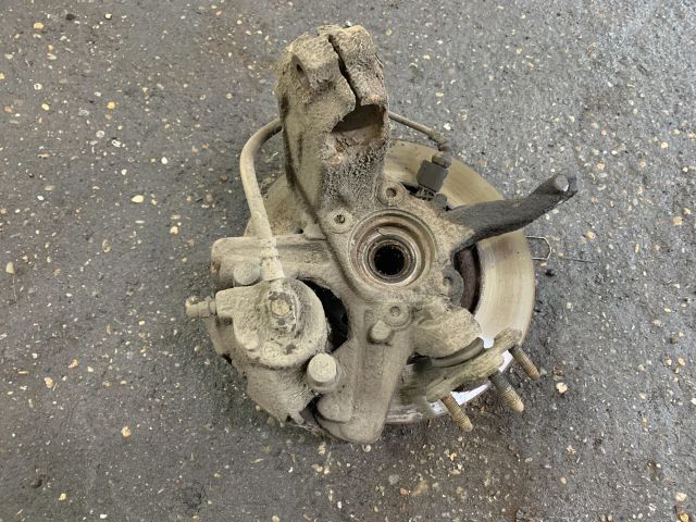 bontott SKODA OCTAVIA II Jobb első Csonkállvány Kerékaggyal