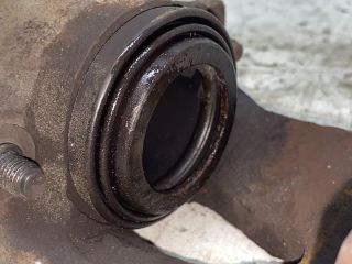 bontott SKODA OCTAVIA II Jobb első Féknyereg Munkahengerrel