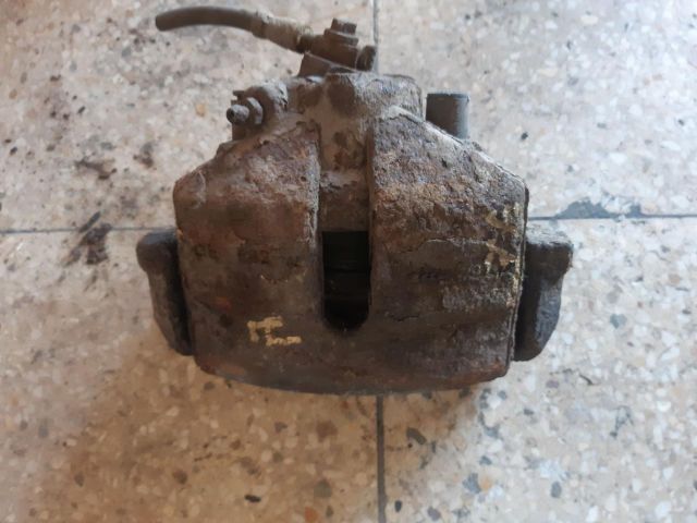 bontott SKODA OCTAVIA II Jobb első Féknyereg Munkahengerrel