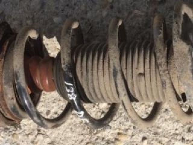 bontott SKODA OCTAVIA II Jobb első Rugó