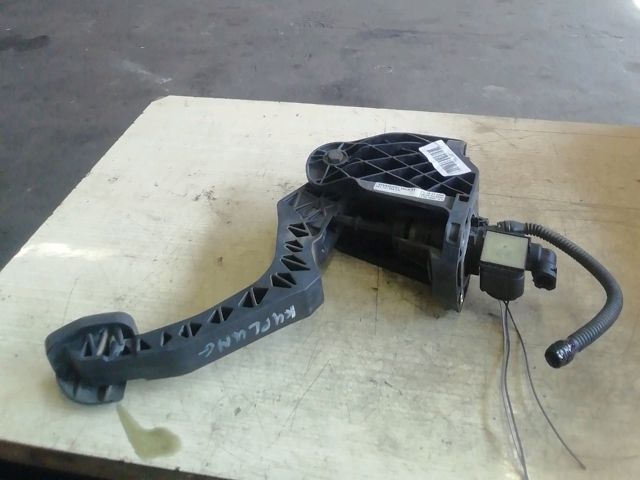 bontott SKODA OCTAVIA II Kuplung Pedál