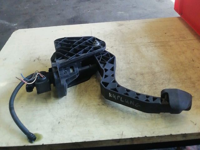 bontott SKODA OCTAVIA II Kuplung Pedál