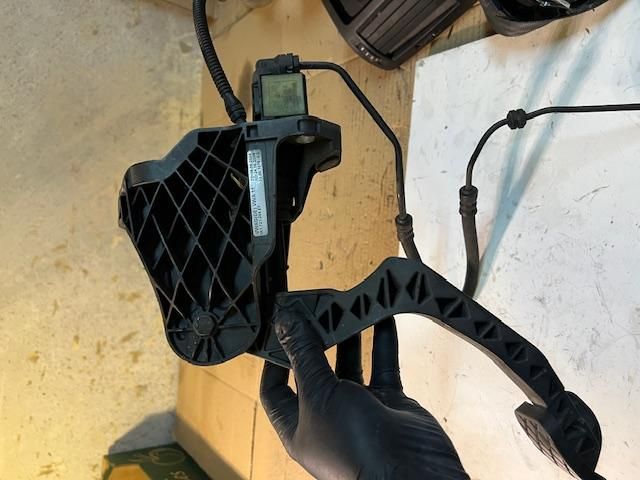 bontott SKODA OCTAVIA II Kuplung Pedál