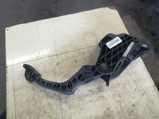 bontott SKODA OCTAVIA II Kuplung Pedál