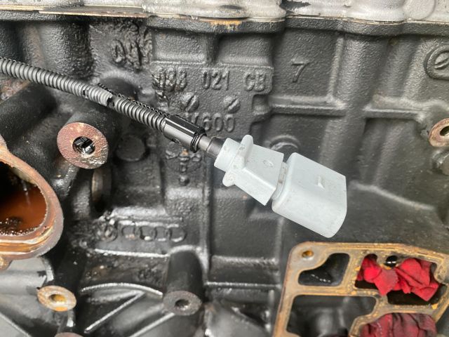 bontott SKODA OCTAVIA II Motor (Fűzött blokk hengerfejjel)