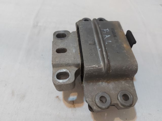 bontott SKODA OCTAVIA II Motor Tartó Bak Bal