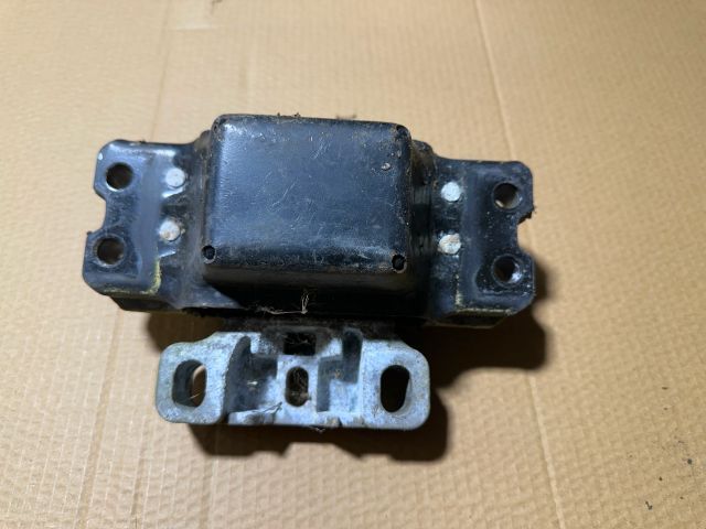 bontott SKODA OCTAVIA II Motor Tartó Bak Bal