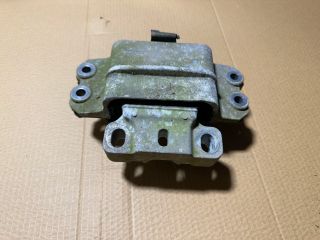 bontott SKODA OCTAVIA II Motor Tartó Bak Bal