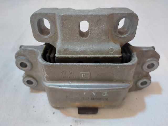 bontott SKODA OCTAVIA II Motor Tartó Bak Bal