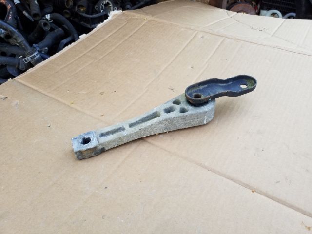 bontott SKODA OCTAVIA II Motor Tartó Bak (Fém)