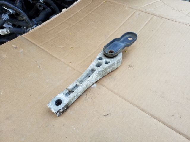 bontott SKODA OCTAVIA II Motor Tartó Bak (Fém)