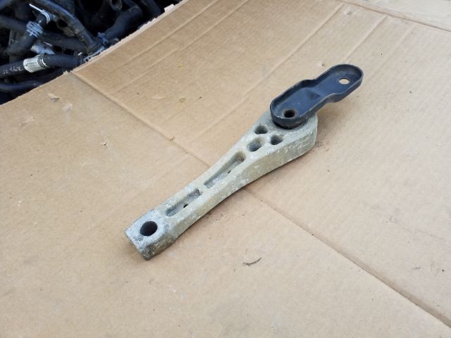 bontott SKODA OCTAVIA II Motor Tartó Bak (Fém)