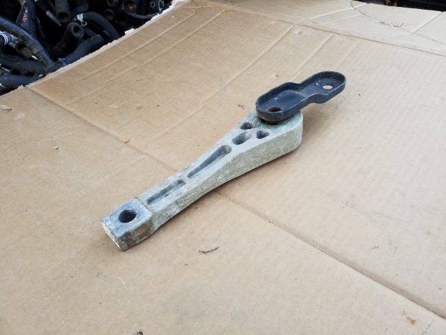 bontott SKODA OCTAVIA II Motor Tartó Bak (Fém)