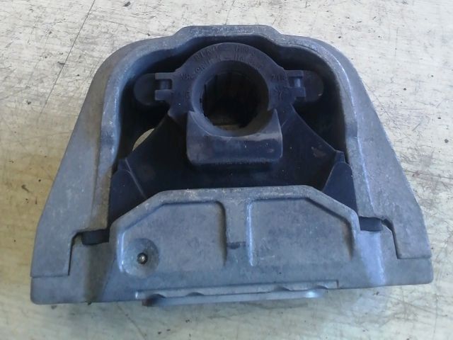 bontott SKODA OCTAVIA II Motor Tartó Bak Jobb