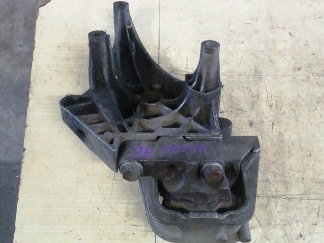 bontott SKODA OCTAVIA II Motor Tartó Bak Jobb