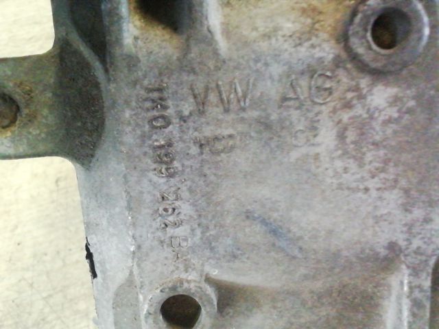 bontott SKODA OCTAVIA II Motor Tartó Bak Jobb