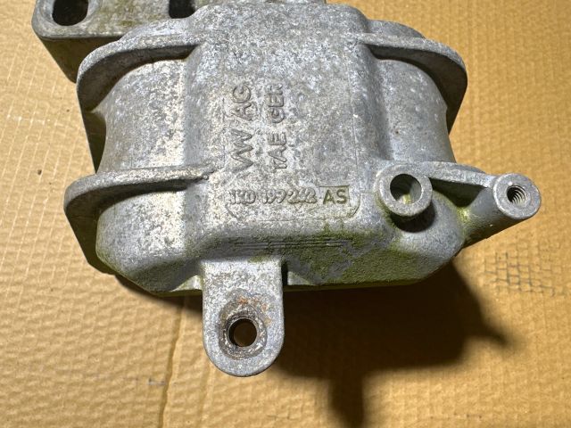 bontott SKODA OCTAVIA II Motor Tartó Bak Jobb