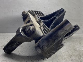 bontott SKODA OCTAVIA II Motor Tartó Bak (Pozíciófüggetlen)