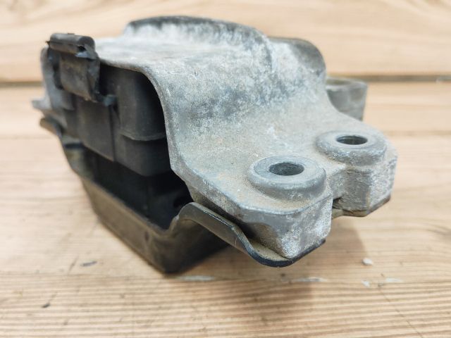 bontott SKODA OCTAVIA II Motor Tartó Bak (Pozíciófüggetlen)