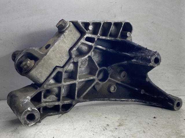 bontott SKODA OCTAVIA II Motor Tartó Bak (Pozíciófüggetlen)