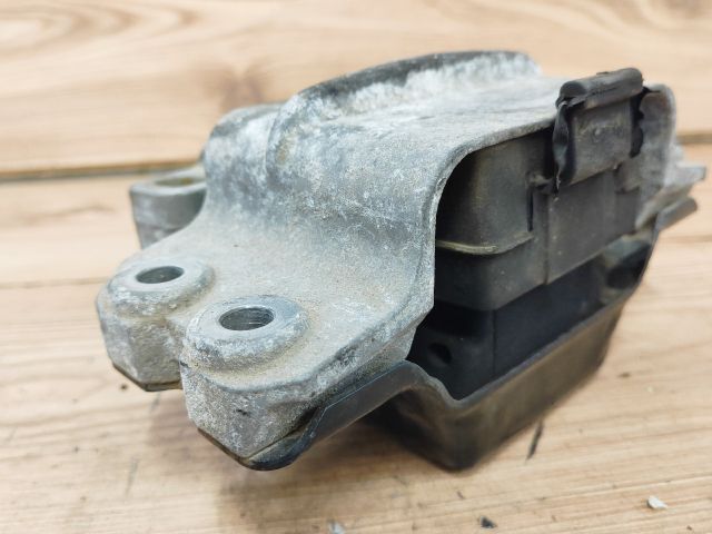 bontott SKODA OCTAVIA II Motor Tartó Bak (Pozíciófüggetlen)