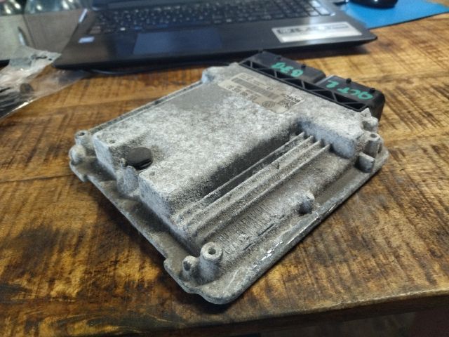 bontott SKODA OCTAVIA II Motorvezérlő