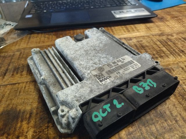 bontott SKODA OCTAVIA II Motorvezérlő