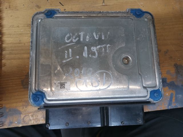 bontott SKODA OCTAVIA II Motorvezérlő