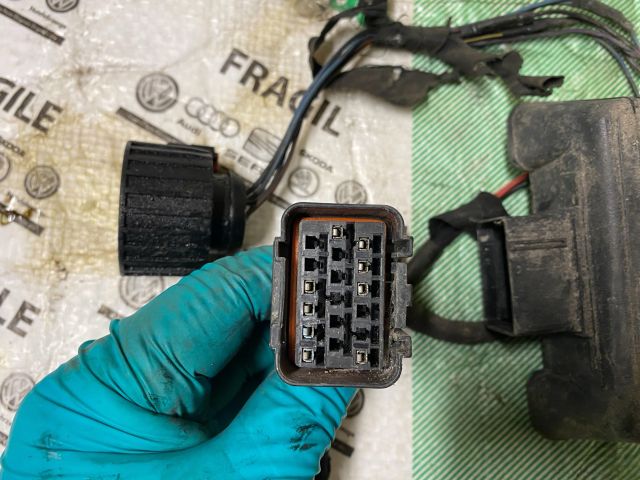 bontott SKODA OCTAVIA II Motorvezérlő