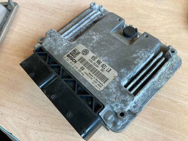 bontott SKODA OCTAVIA II Motorvezérlő