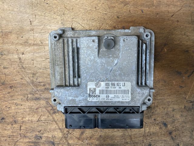 bontott SKODA OCTAVIA II Motorvezérlő