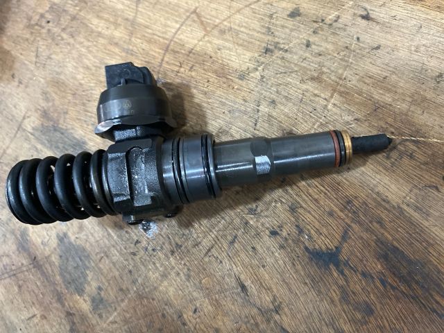 bontott SKODA OCTAVIA II Porlasztó (1 db)