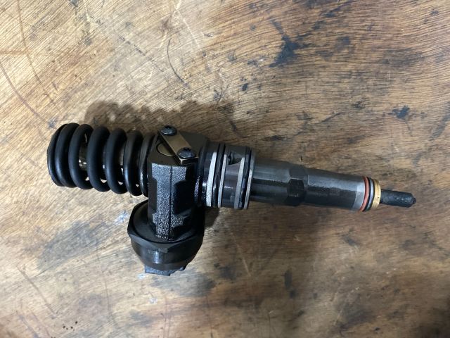 bontott SKODA OCTAVIA II Porlasztó (1 db)