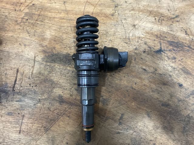 bontott SKODA OCTAVIA II Porlasztó (1 db)