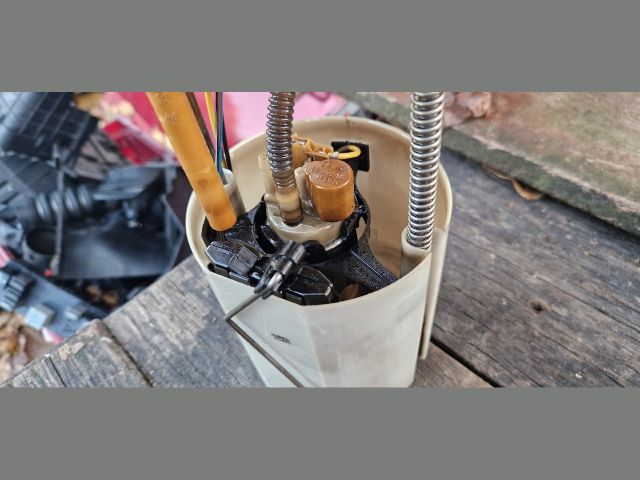 bontott SKODA OCTAVIA II Üzemanyag Szivattyú