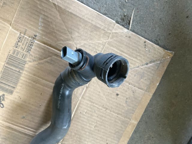 bontott SKODA OCTAVIA II Vízcső