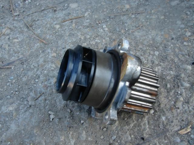 bontott SKODA OCTAVIA II Vízpumpa