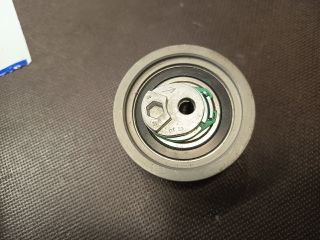 bontott SKODA OCTAVIA II Szíjfeszítő Görgő