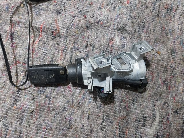 bontott SKODA OCTAVIA II Gyújtáskapcsoló Házzal