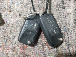 bontott SKODA OCTAVIA II Gyújtáskapcsoló Házzal