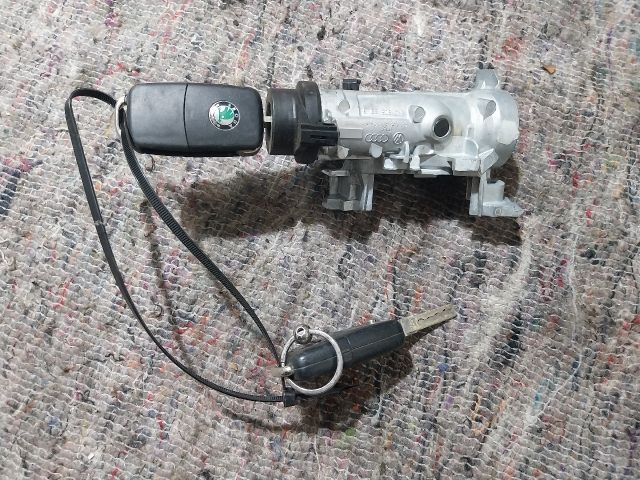 bontott SKODA OCTAVIA II Gyújtáskapcsoló Házzal