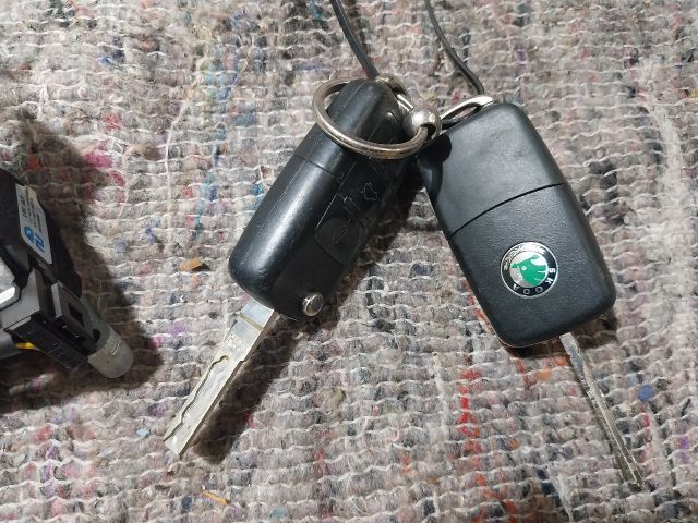 bontott SKODA OCTAVIA II Gyújtáskapcsoló Házzal