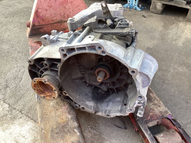 bontott SKODA OCTAVIA II Váltó (Mechanikus)