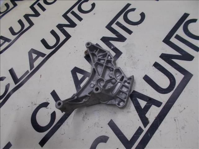 bontott SKODA OCTAVIA II Motor Tartó Bak (Fém)