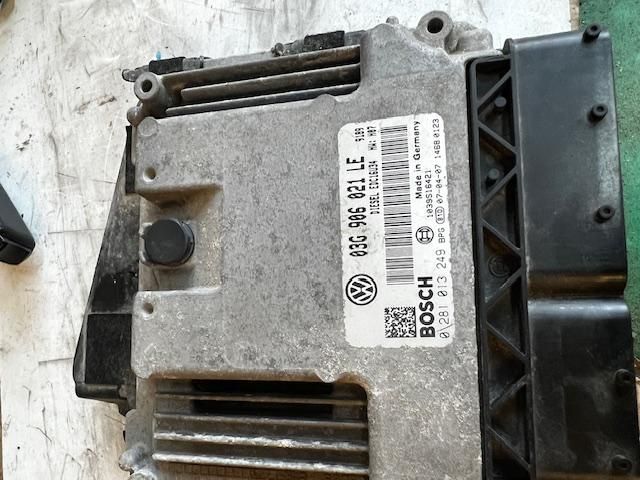 bontott SKODA OCTAVIA II Motorvezérlő