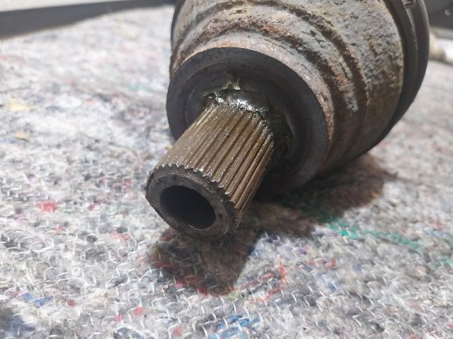 bontott SKODA OCTAVIA II Bal Féltengely