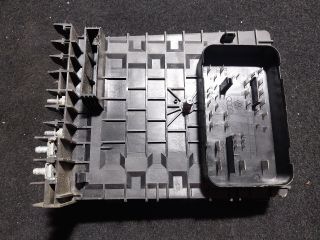 bontott SKODA OCTAVIA II Biztosítéktábla Motortér