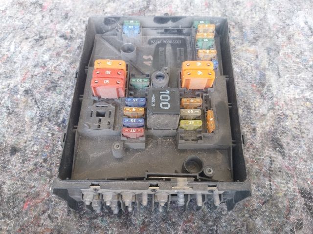 bontott SKODA OCTAVIA II Biztosítéktábla Motortér