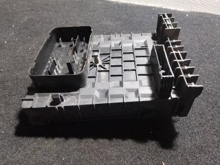 bontott SKODA OCTAVIA II Biztosítéktábla Motortér