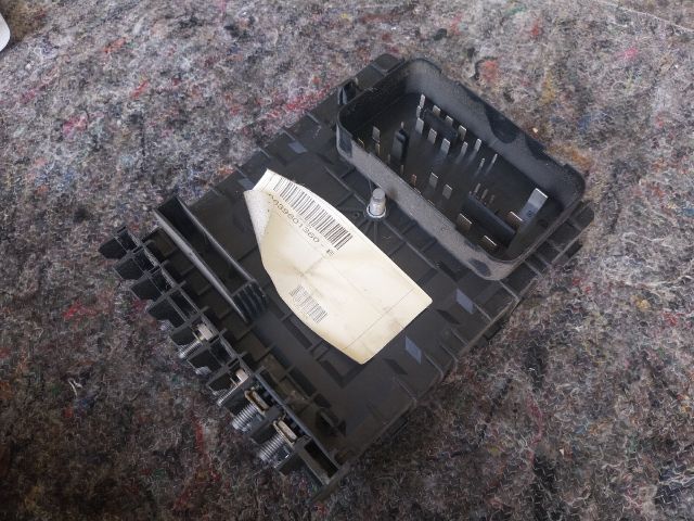 bontott SKODA OCTAVIA II Biztosítéktábla Motortér